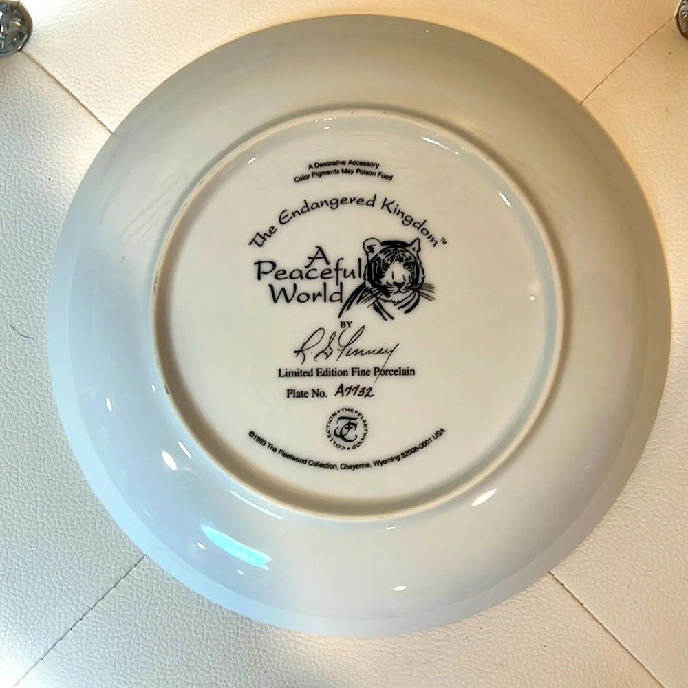 FLEETWOOD COLLECTION. The Endangered Kingdom. A PEACEFUL WORLD. Plate A 7732